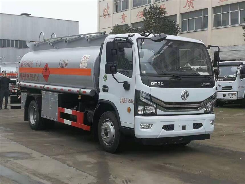 危險(xiǎn)品廠家8噸油槽車(chē)包送到家多少錢(qián)