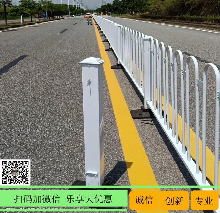 吳川機(jī)動車道路護(hù)欄 機(jī)場路乙型護(hù)欄 湛江交通欄桿廠家