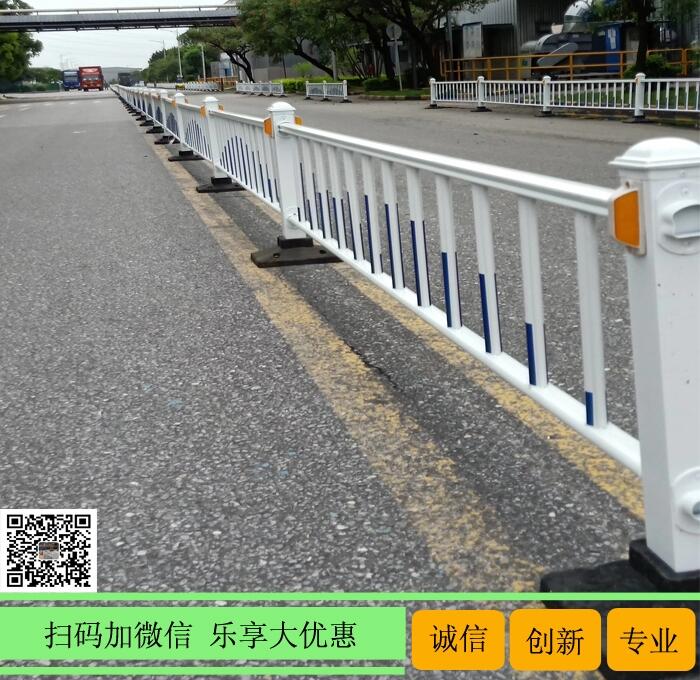 湛江機動車道路欄桿 公路中心分隔欄 吳川馬路護欄現(xiàn)貨