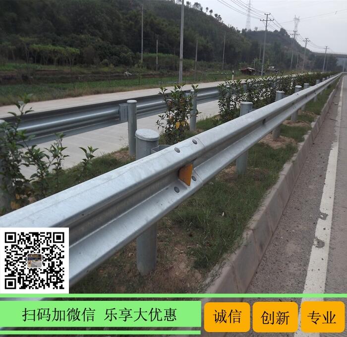 湛江雷州公路護(hù)欄 徐聞高速防撞欄 ?？卩l(xiāng)道波形護(hù)欄批發(fā)