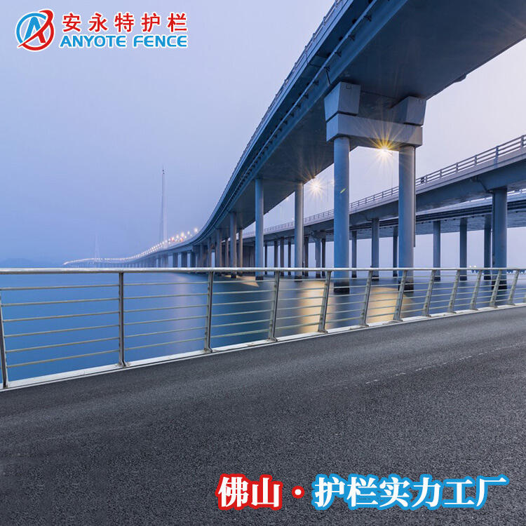 珠海河道景觀護(hù)欄 木扶手金屬欄桿 橫琴橋梁不銹鋼圍欄定做