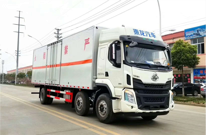 柳汽乘龍小三軸冷藏車/柳汽乘龍H5高頂雙臥九米六冷藏車配置介紹