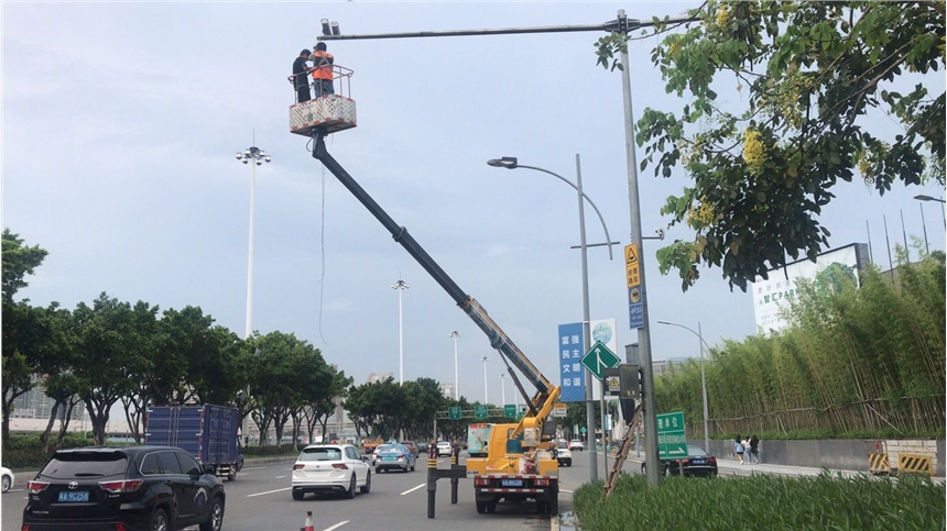 廣州出租高空作業(yè)車 可靠路燈車出租 高空車租賃