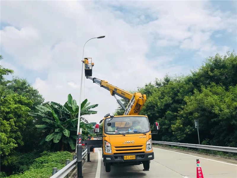 供應龍湖區(qū)高空車出租，吊籃車出租，升降車出租