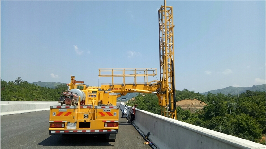 高速橋梁檢測車 橋底施工車出租電話多少？