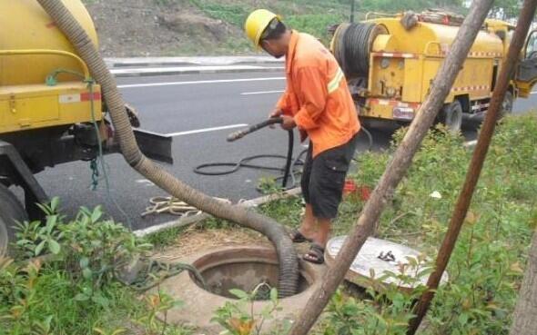 太原市杏花嶺區(qū)疏通廚房下水道堵塞高壓清洗污水管道專業(yè)團(tuán)隊抽化糞池