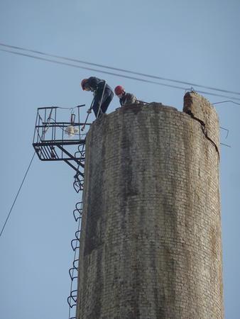 廉江電廠爐架除銹刷油漆