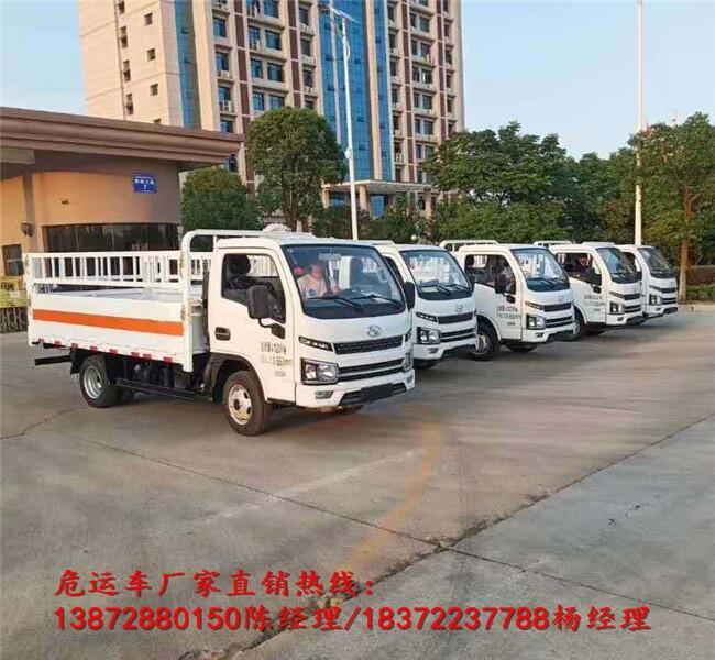 普洱市東風(fēng)天錦8類危險(xiǎn)品運(yùn)輸車