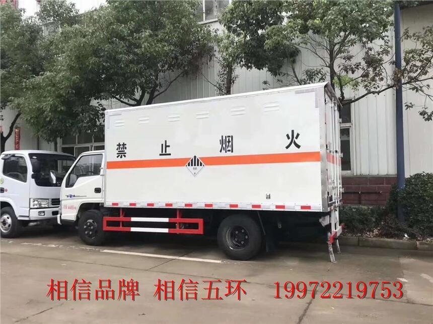 危險(xiǎn)品運(yùn)輸車 八類腐蝕性物品廂式運(yùn)輸車 朔州危險(xiǎn)品運(yùn)輸車廠家/氨水/木榴油/電池