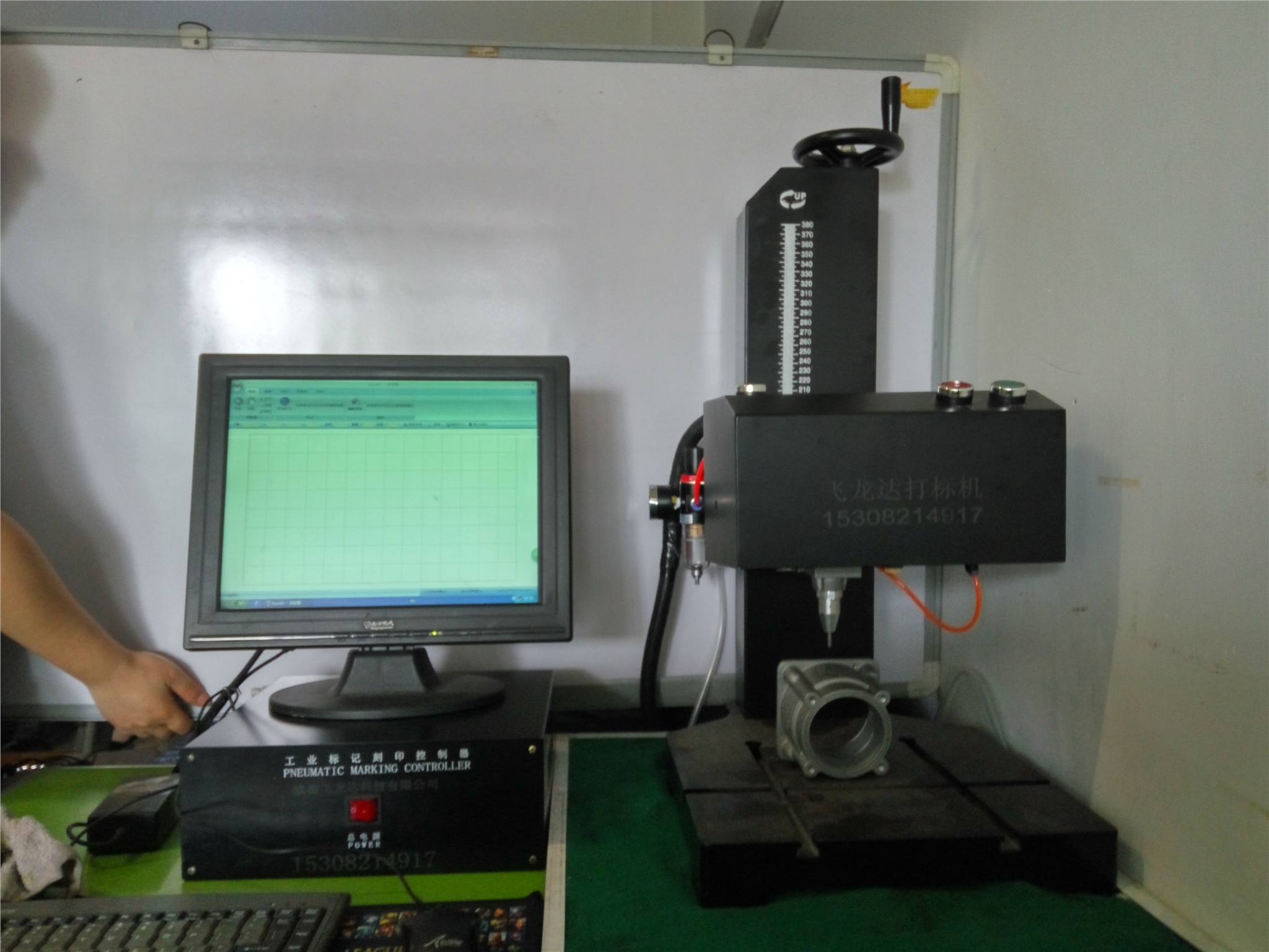 四川成都打碼機，VIN銘牌標(biāo)牌金屬非金屬表面刻字激光設(shè)備 飛龍達(dá)供應(yīng)