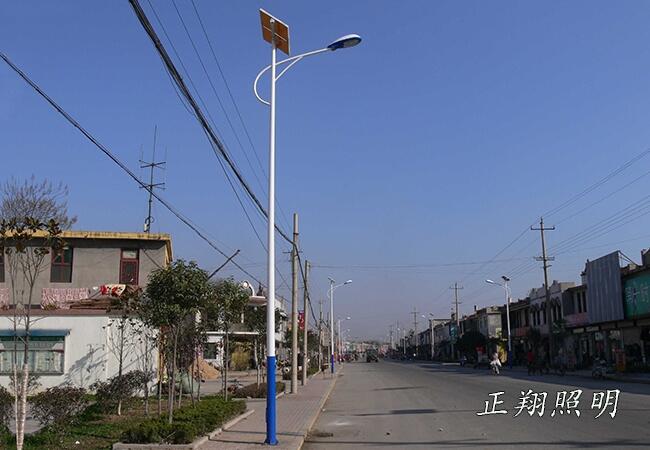 太陽能路燈助力農村道路建設