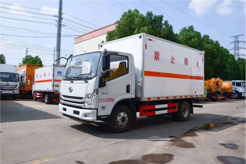 躍進(jìn)C500爆破廂式運(yùn)輸車腐蝕品廂式運(yùn)輸車