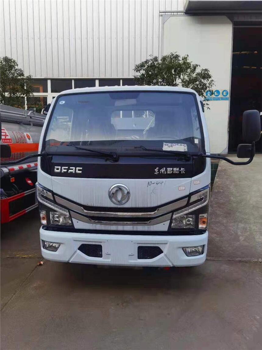 創(chuàng)業(yè)者首選的2噸藍(lán)牌油罐車 C證可開  市區(qū)暢行