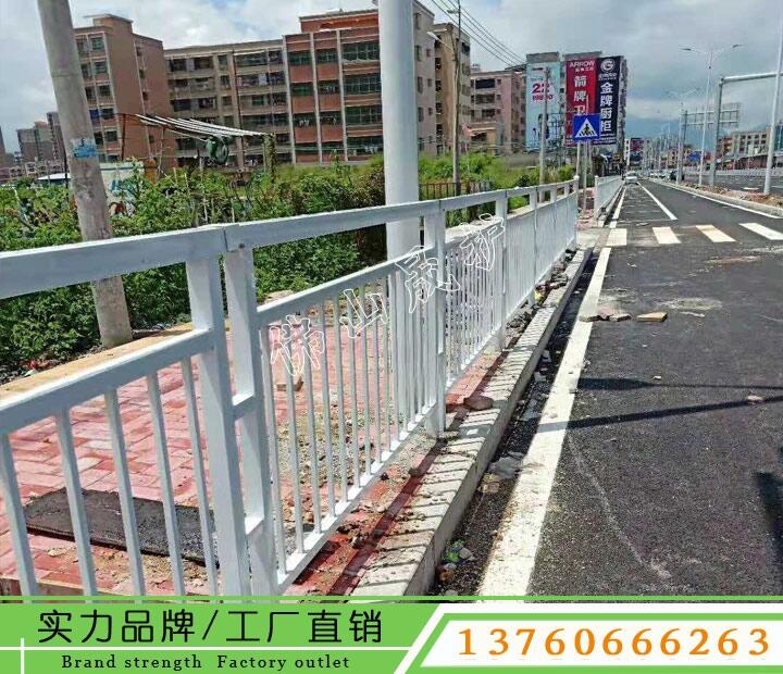 中山交通護(hù)欄報(bào)價(jià) 市政隔離柵 道路欄桿定做