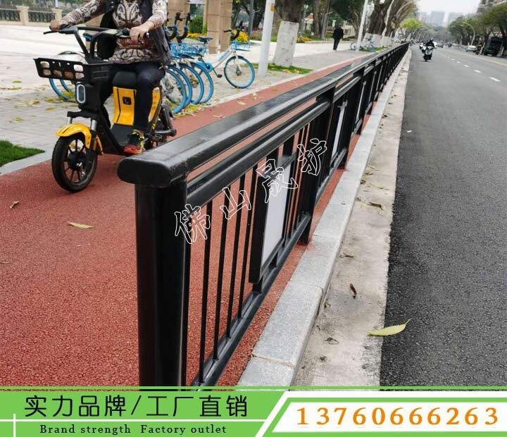 佛山道路環(huán)境提升工程 人行道護(hù)欄安裝 甲型柵欄