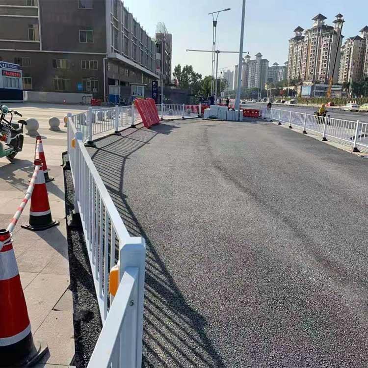 東莞道路護(hù)欄廠家 機(jī)非分隔護(hù)欄 公路欄桿安裝