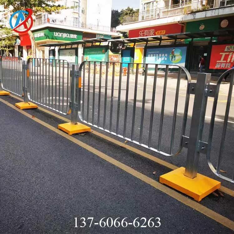 熱鍍鋅港式欄桿圖片 公路護欄價格 深圳市政護欄現(xiàn)貨