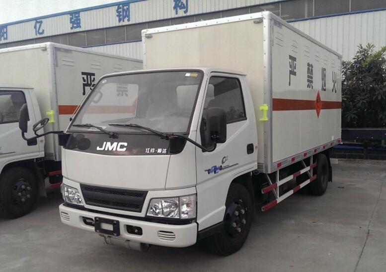 江特牌JDF5060XRQJ5型易燃?xì)怏w廂式運(yùn)輸車