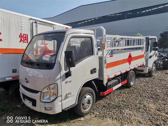 河南駐馬店平板氣瓶運輸車-易燃氣體倉欄運輸車現(xiàn)車可招標(biāo)可分期