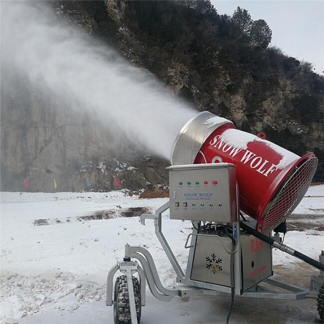 炮筒式造雪機(jī)已廣泛應(yīng)用 設(shè)置吊裝掛鉤方便了移動(dòng)造雪機(jī)造雪