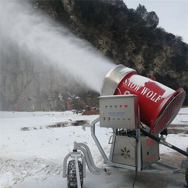 天降雪與人工造雪機(jī)造雪區(qū)別 諾泰克廠家生產(chǎn)造雪機(jī)多錢一臺(tái)