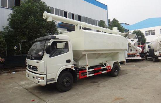 東北散裝飼料運(yùn)輸車的用途