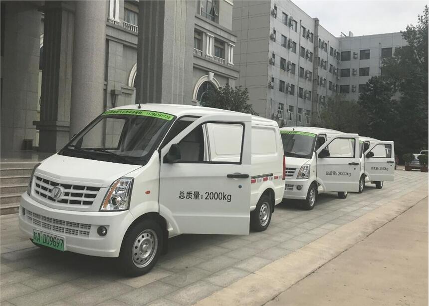 成功汽車兩座新能源廂式電動貨車