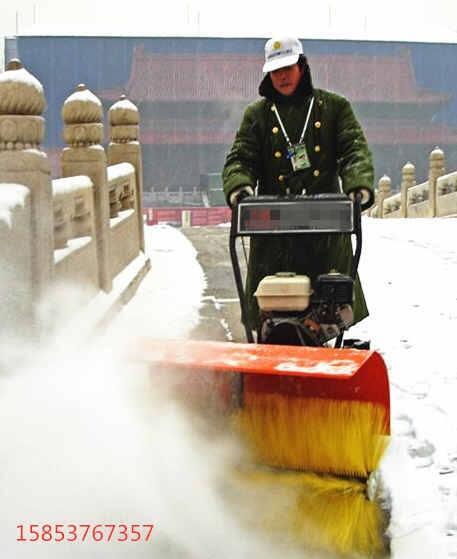 機械化汽油掃雪機高效節(jié)能速度快