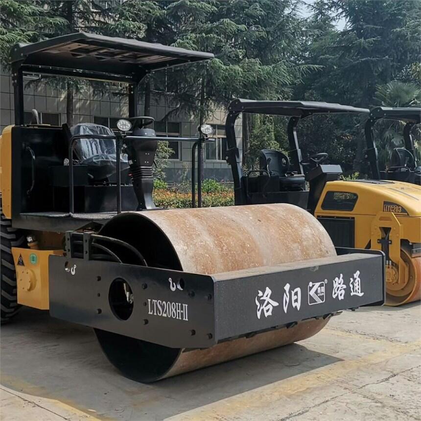 8噸壓路機(jī)單鋼輪全液壓無級(jí)變速一桿操作LTS208H洛陽(yáng)路通重工壓路機(jī)