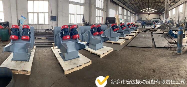 求購(gòu)GZM200-200振動(dòng)給料機(jī)給料量可達(dá)1800T/H  宏達(dá)振動(dòng)設(shè)備供應(yīng)商