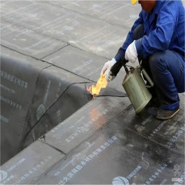 韶關市樓房飄窗下雨天滲漏防滲堵漏名文防水補漏服務