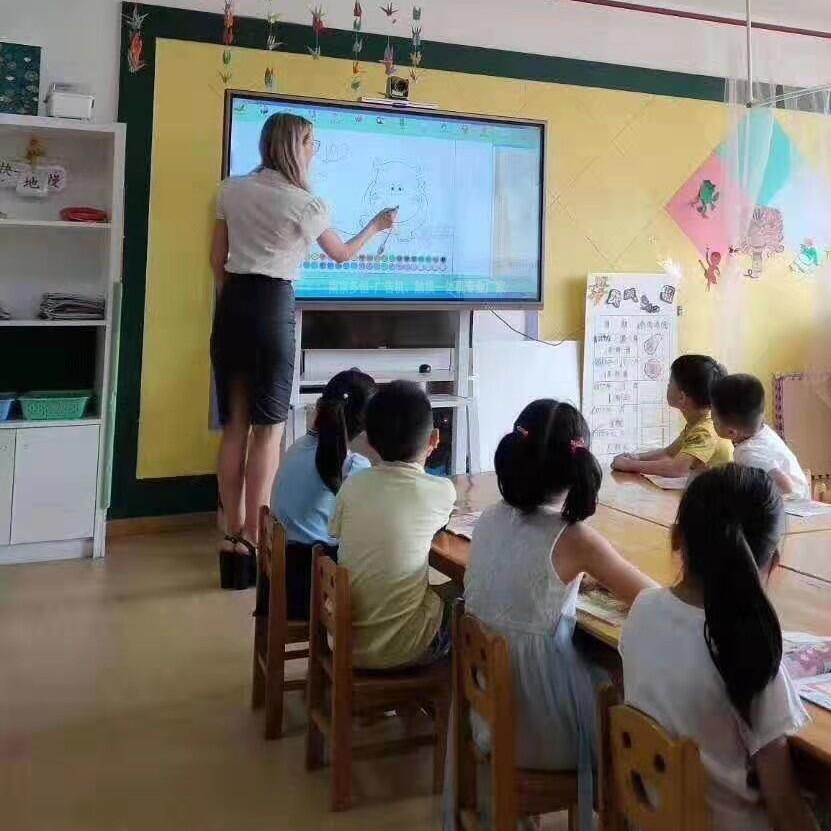 南京多恒65寸電容、紅外液晶觸摸一體機 幼兒園教學(xué)互動一體機