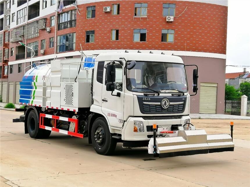 東風(fēng)專底高速護(hù)欄清洗車 公路清洗車 程力專用汽車有限公司