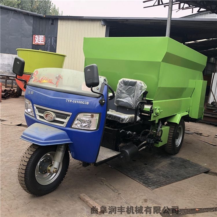 養(yǎng)殖場自動喂料輸送車 自動化養(yǎng)殖喂料車 柴油型撒料車