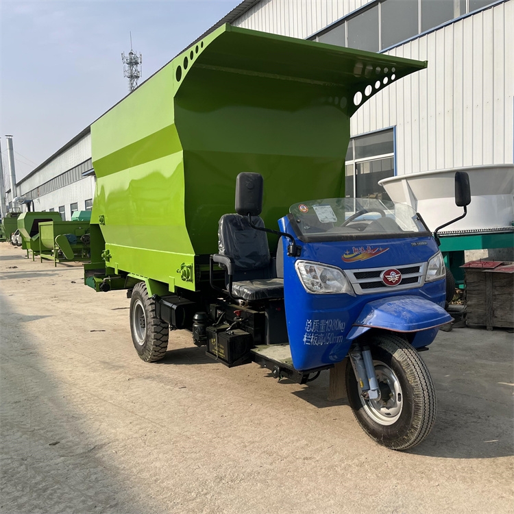 草料運(yùn)輸車 2mm箱體撒料車 自走式撒草車