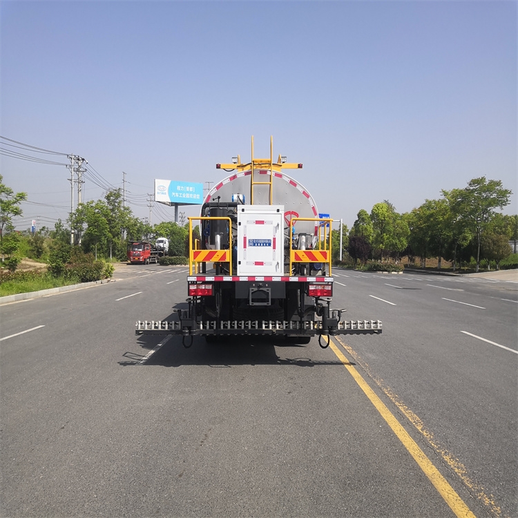 岳陽市公路灑油車東風(fēng)8噸乳化瀝青噴灑車價(jià)格