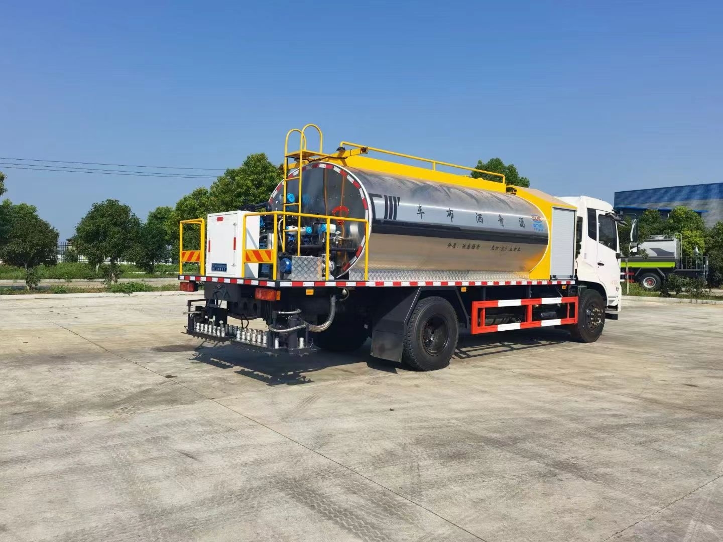 吉林遼源市藍牌瀝青撒油車型號