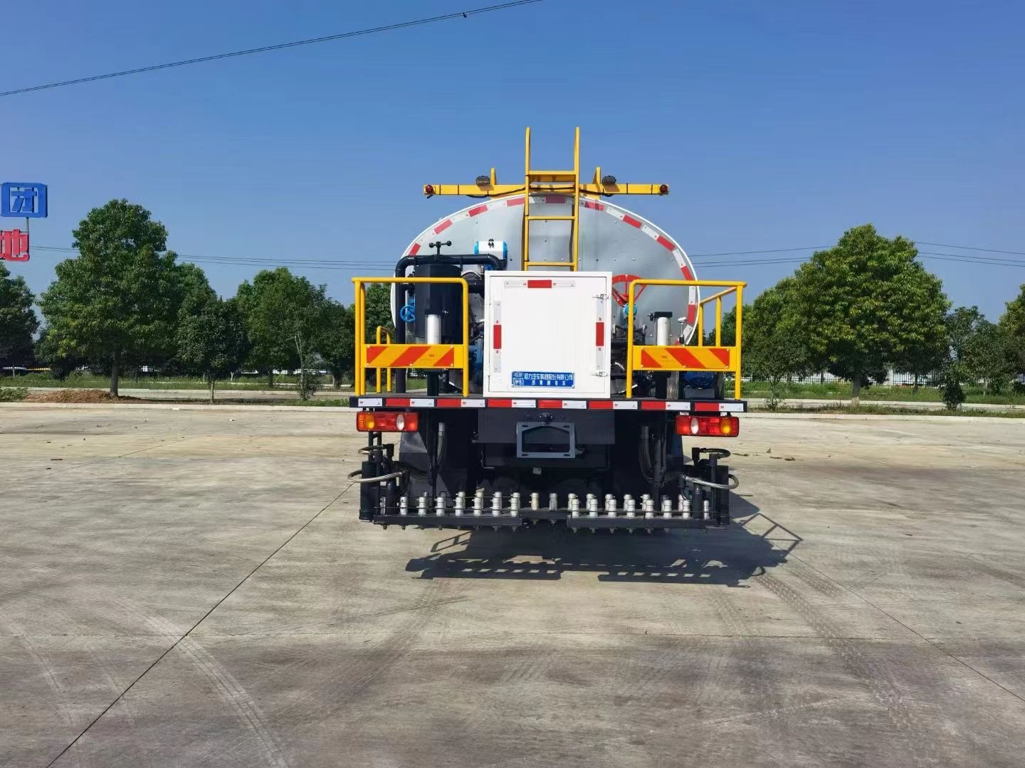 開封市藍(lán)牌瀝青灑油車廠家在哪里