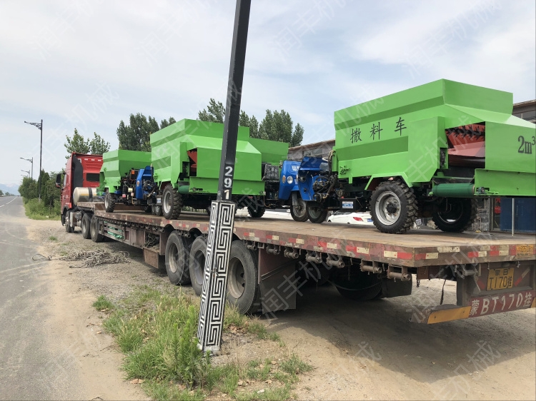 海口小立方撒料車 牛場投喂車 爬坡柴油喂牛車