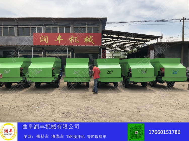 小尾寒羊喂料車 野外圈養(yǎng)式撒料車 柴油動(dòng)力喂牛車