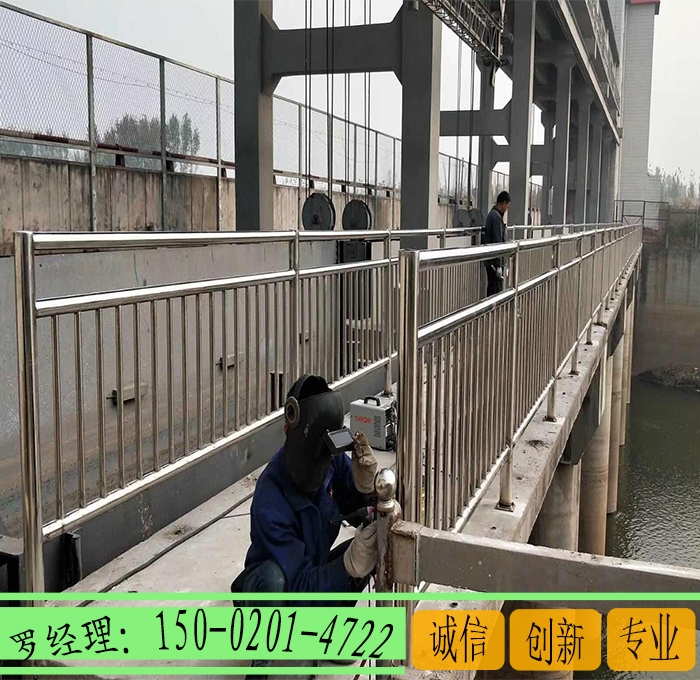 陽(yáng)江不銹鋼河道欄桿 江門橋梁不銹鋼復(fù)合管護(hù)欄工廠直銷