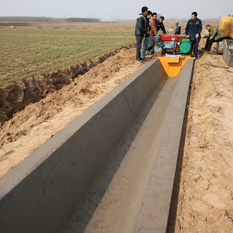 新疆混凝土修建水渠成型機(jī)使用說明