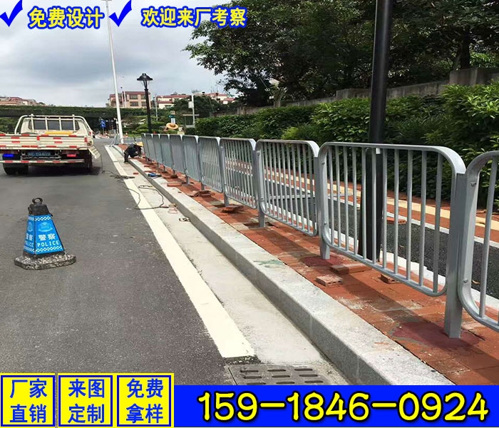 東莞道路護欄廠家 甲型市政護欄 黑色矩形管人行道欄桿