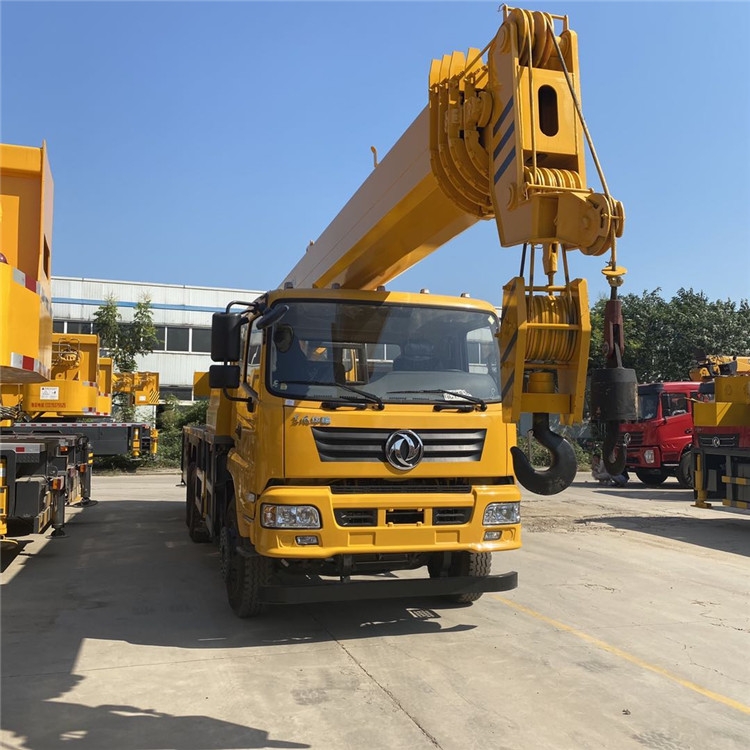 鳳陽(yáng)縣16噸汽車吊 徐工臂吊車 國(guó)六16噸吊車 上大黃牌 可做分期