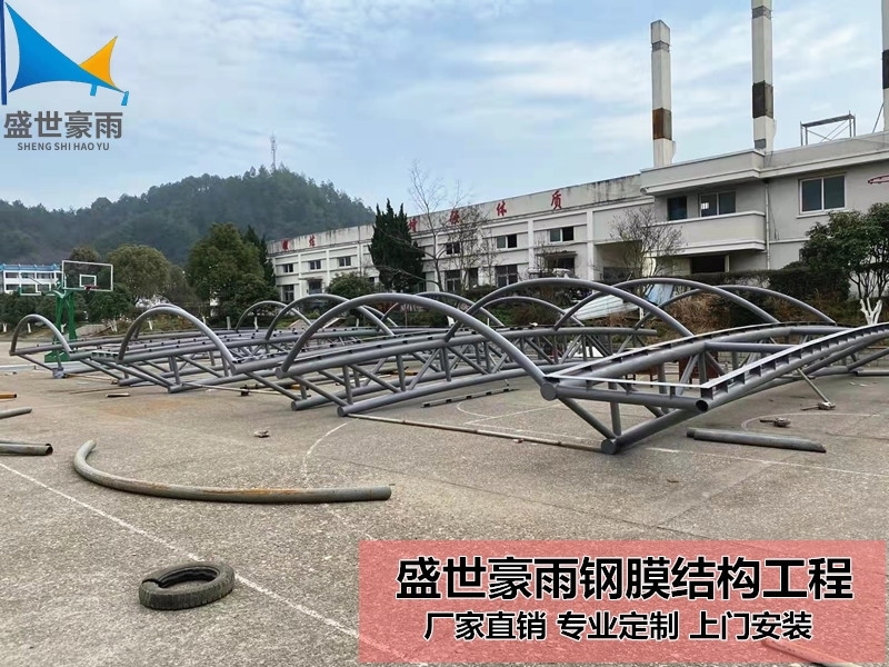 新疆克孜勒蘇柯爾克孜自治州膜結(jié)構(gòu)停車棚盛世豪雨工程采用進(jìn)口膜材