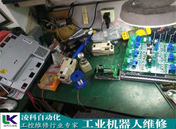 注塑機器人維修電路板故障