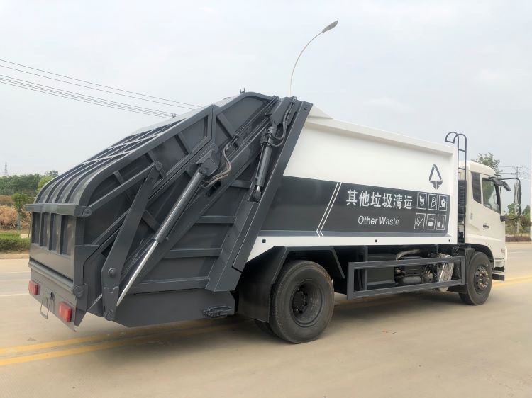 貴州垃圾車廠家東風(fēng)整車一次交易一個朋友