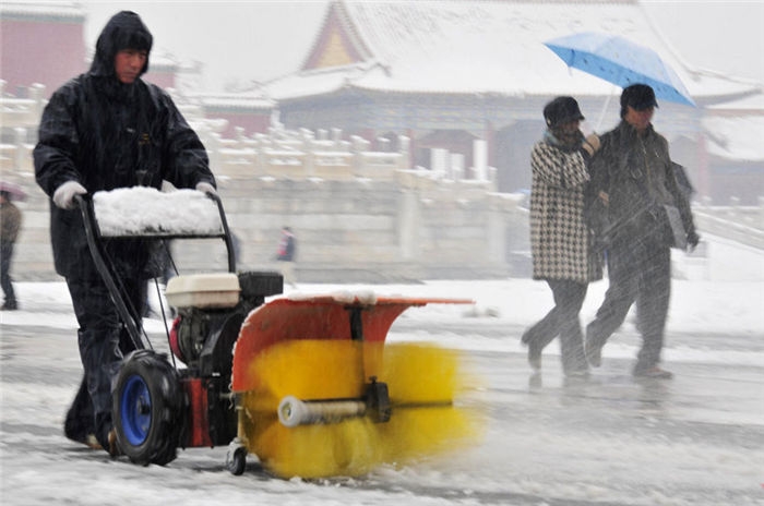 零門檻就能使用的冀虹牌全自動多功能掃雪機 推雪機