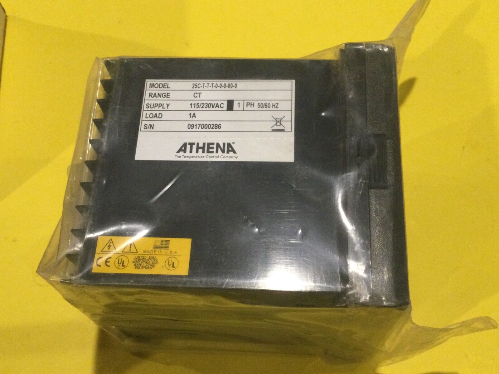 全新 ATHENA 25C-T-T-T-0-0-00-0 溫度控制器