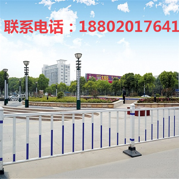 河源道路防護欄現(xiàn)貨 廣州市政護欄廠家 東莞公路分隔欄定做